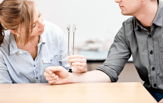 Diagnóstico y tratamiento de neuropatía diabética para el control de dolor, adormecimiento o
                    piquetes.