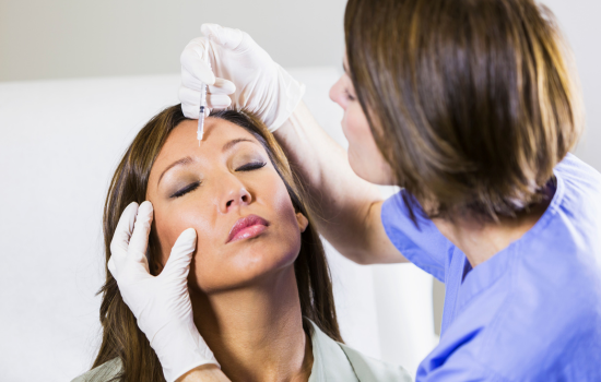 Aplicación de toxina botulinica para cefaleas y migraña